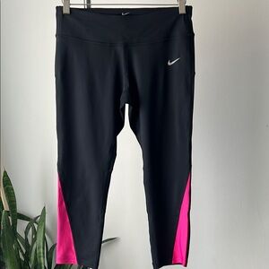 Nike dry fit Black and Pink 3/4 Leggings M